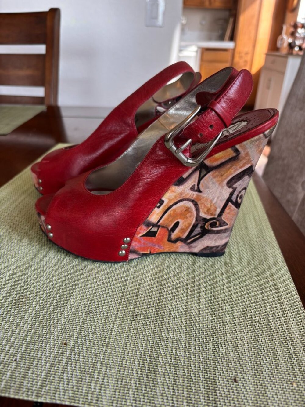 Zinc Leather Graffiti Newspaper Art Slingback Peep Toe Wedges – Women’s Size 6
